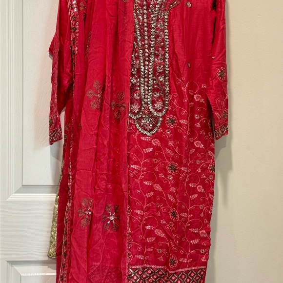 Asim Jofa Pakistani Luxury
Chiffon Dress set ( 3 )
Product Code: d#322 - Picture 3 of 8